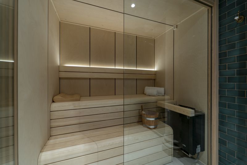Shower with Built-in Bench and Niches